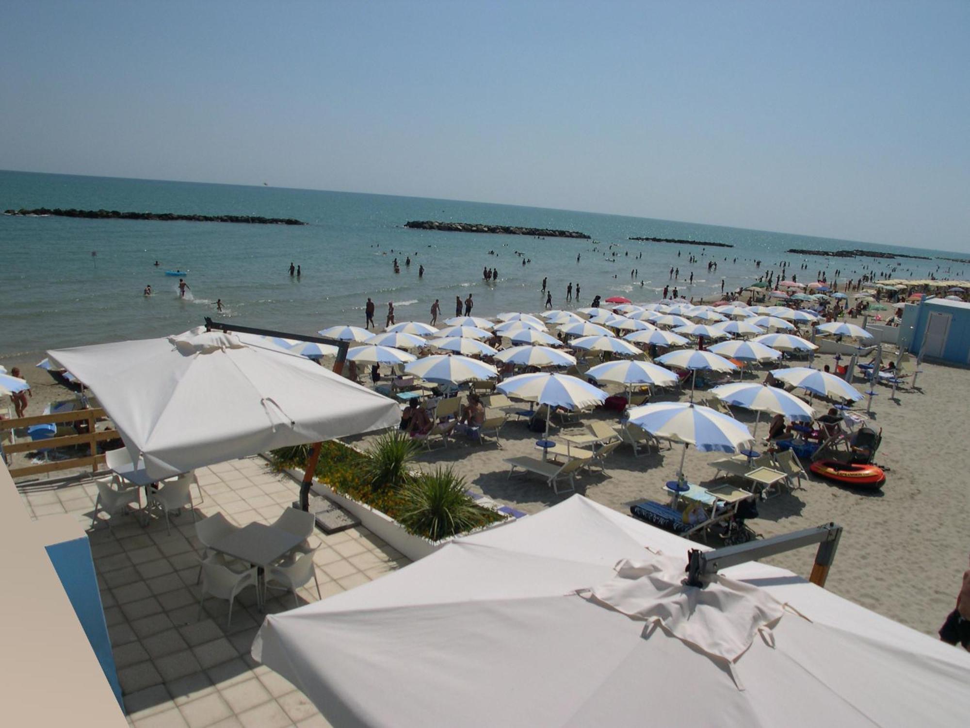 Residence I Delfini Cupra Marittima Bagian luar foto