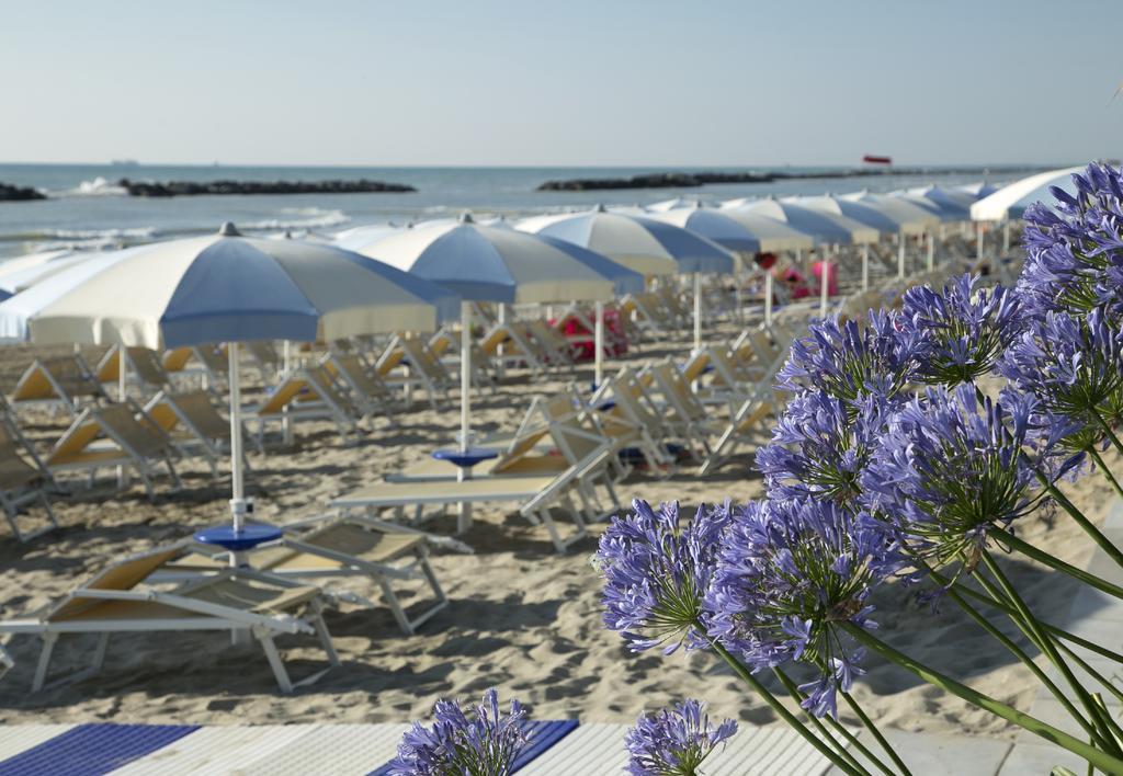 Residence I Delfini Cupra Marittima Bagian luar foto