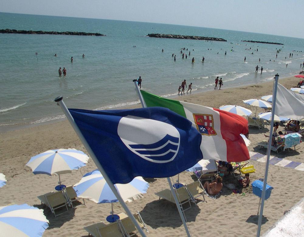 Residence I Delfini Cupra Marittima Bagian luar foto