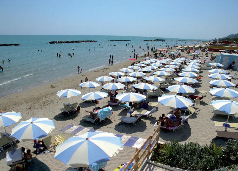 Residence I Delfini Cupra Marittima Bagian luar foto