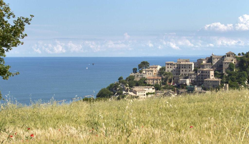 Residence I Delfini Cupra Marittima Bagian luar foto