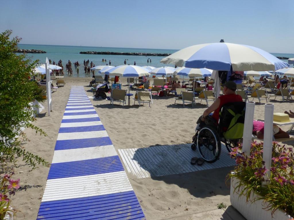 Residence I Delfini Cupra Marittima Bagian luar foto
