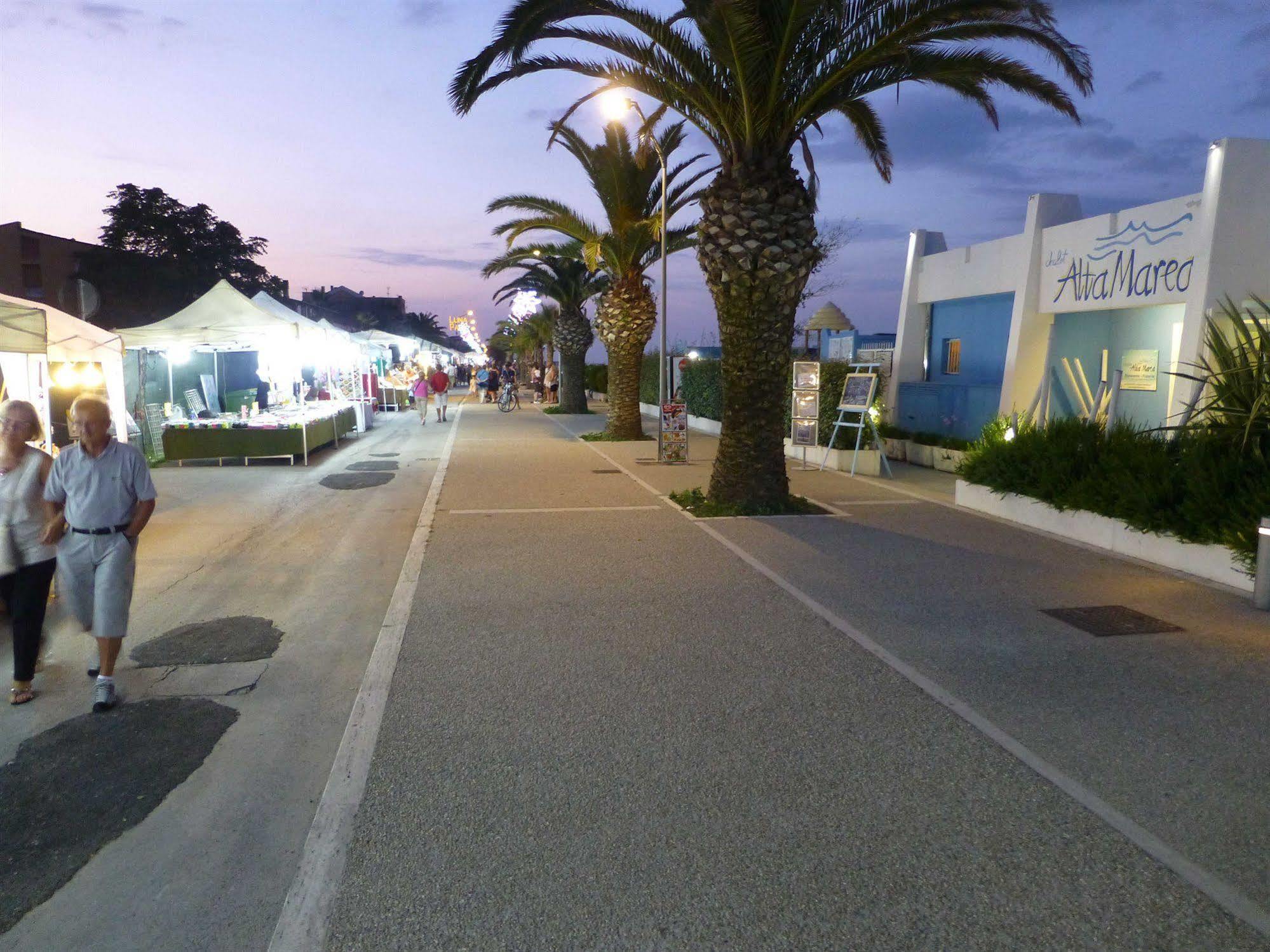 Residence I Delfini Cupra Marittima Bagian luar foto