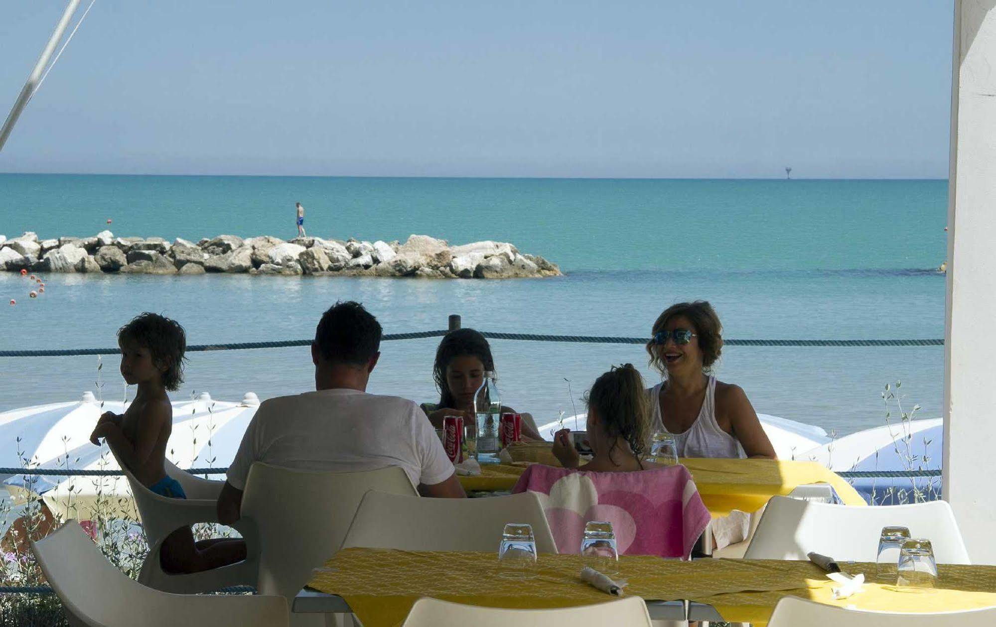 Residence I Delfini Cupra Marittima Bagian luar foto