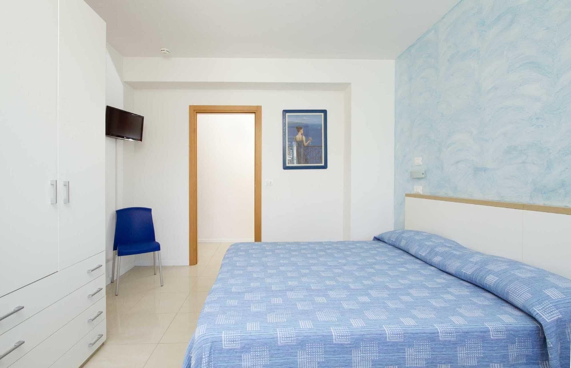 Residence I Delfini Cupra Marittima Bagian luar foto