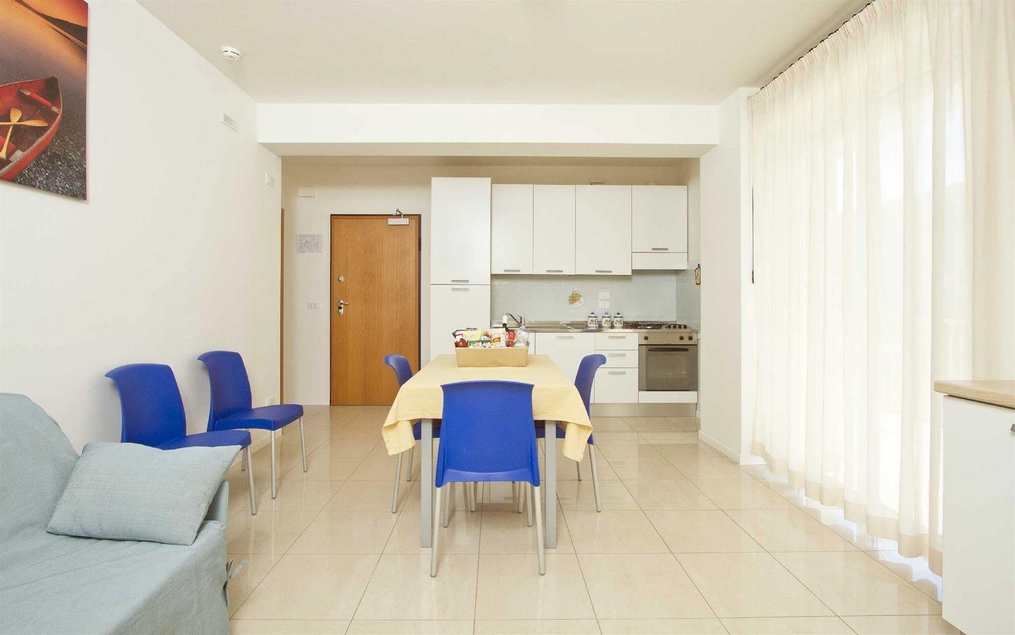 Residence I Delfini Cupra Marittima Bagian luar foto