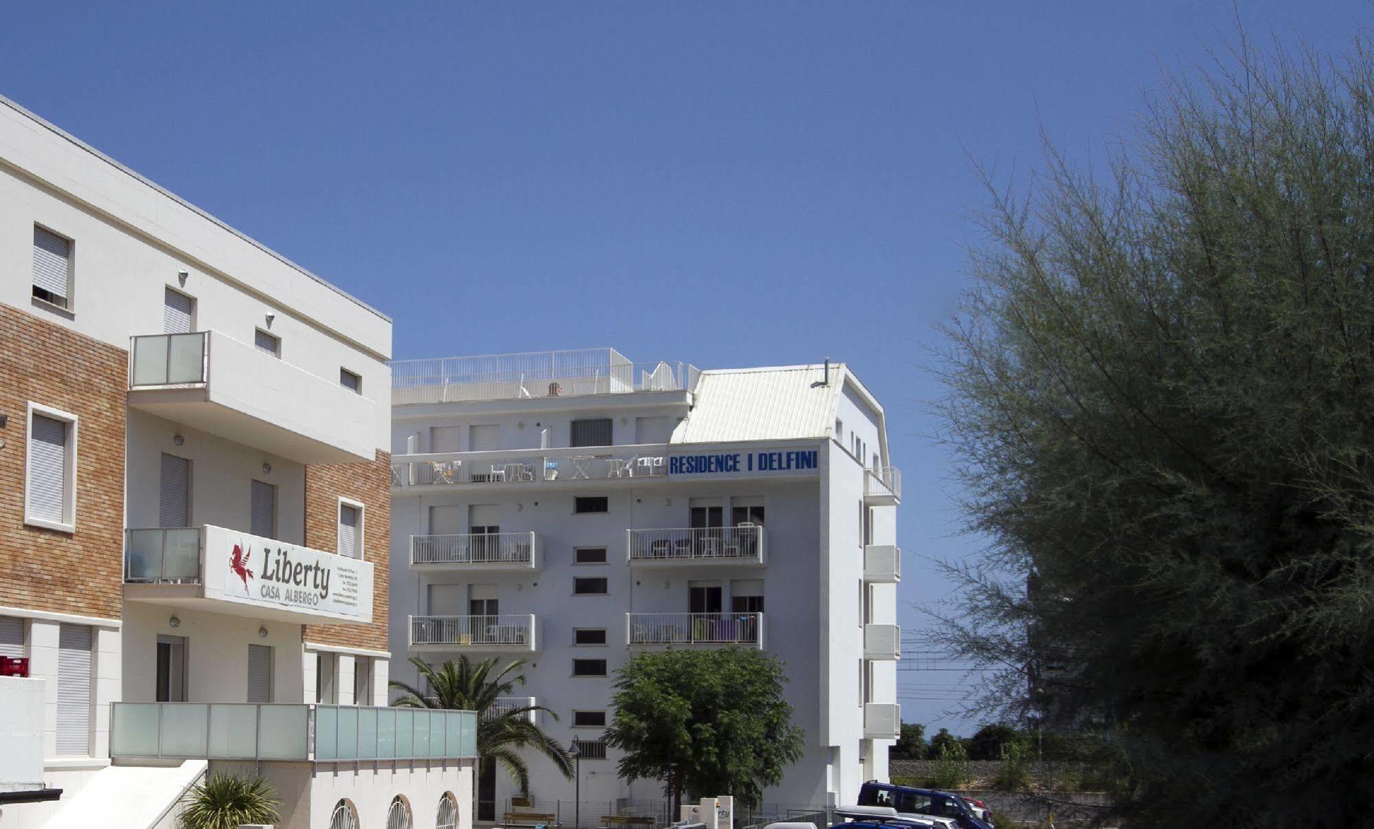 Residence I Delfini Cupra Marittima Bagian luar foto